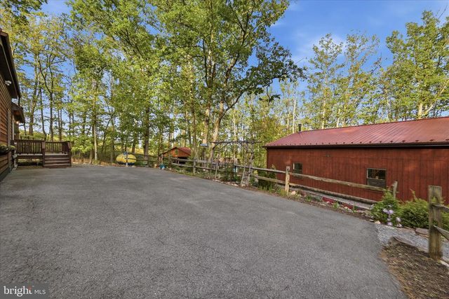 330 SIDELING MOUNTAIN DR, Slanesville, WV 25444