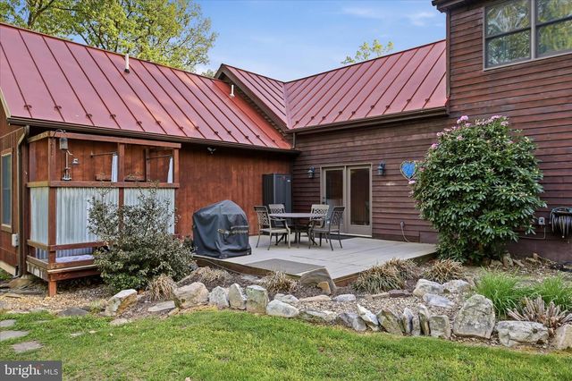 330 SIDELING MOUNTAIN DR, Slanesville, WV 25444