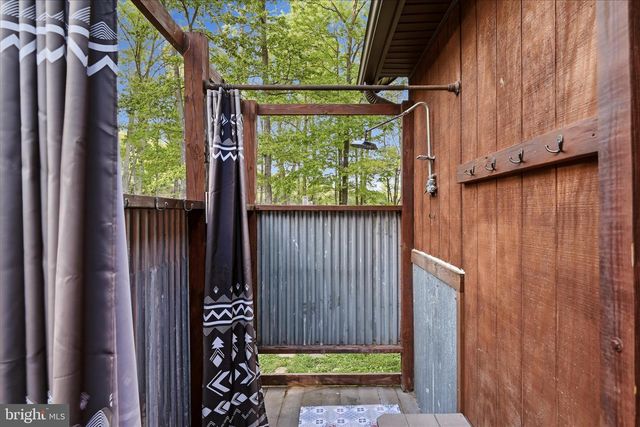 330 SIDELING MOUNTAIN DR, Slanesville, WV 25444