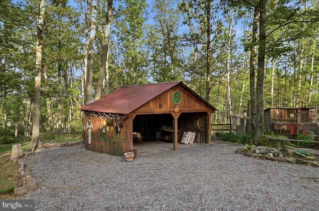 330 SIDELING MOUNTAIN DR, Slanesville, WV 25444
