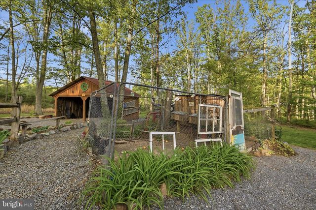 330 SIDELING MOUNTAIN DR, Slanesville, WV 25444