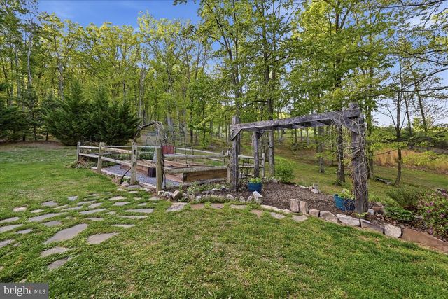 330 SIDELING MOUNTAIN DR, Slanesville, WV 25444