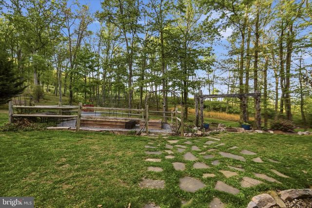 330 SIDELING MOUNTAIN DR, Slanesville, WV 25444