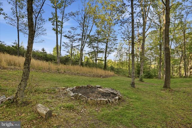 330 SIDELING MOUNTAIN DR, Slanesville, WV 25444
