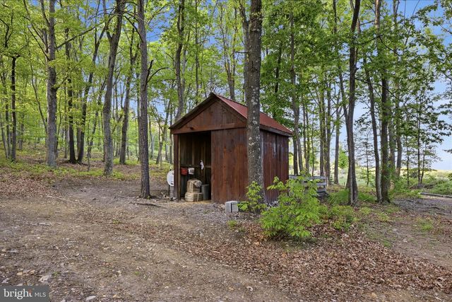 330 SIDELING MOUNTAIN DR, Slanesville, WV 25444