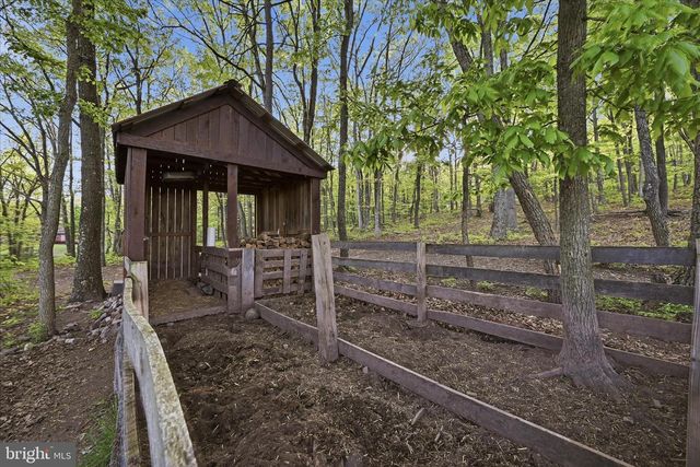 330 SIDELING MOUNTAIN DR, Slanesville, WV 25444