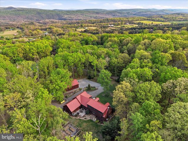 330 SIDELING MOUNTAIN DR, Slanesville, WV 25444