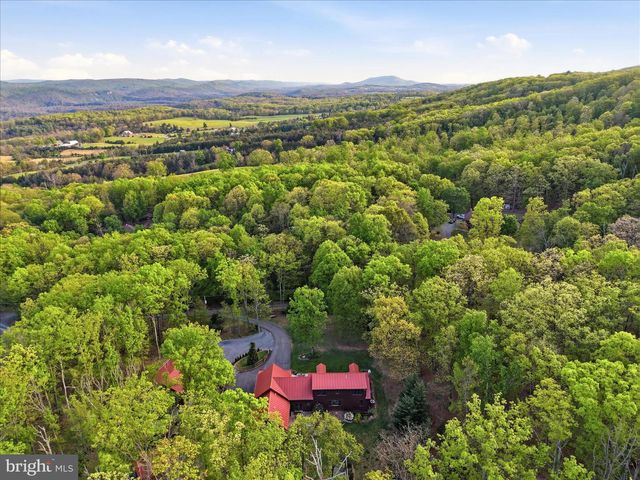 330 SIDELING MOUNTAIN DR, Slanesville, WV 25444