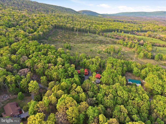330 SIDELING MOUNTAIN DR, Slanesville, WV 25444