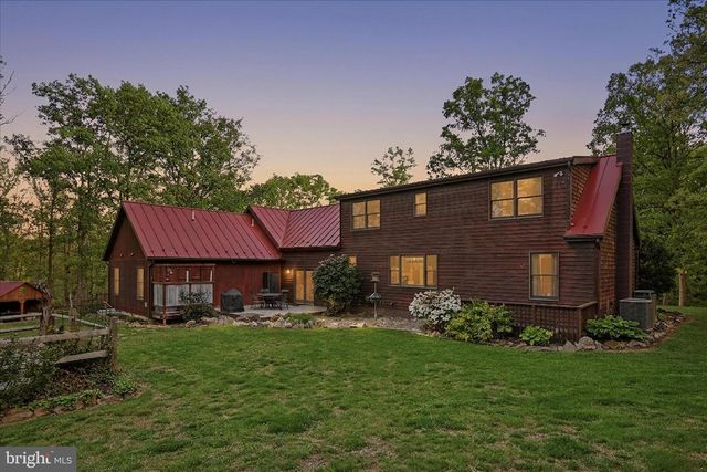 330 SIDELING MOUNTAIN DR, Slanesville, WV 25444