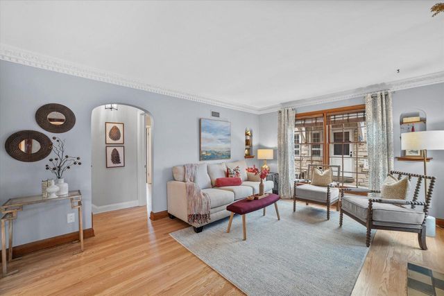 4925 N Elkhart AVENUE, Whitefish Bay, WI 53217