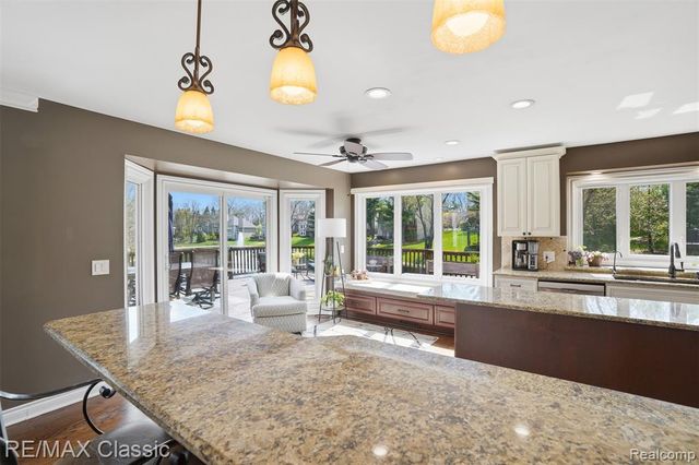 1726 Pondview Lane, Commerce Twp, MI 48382
