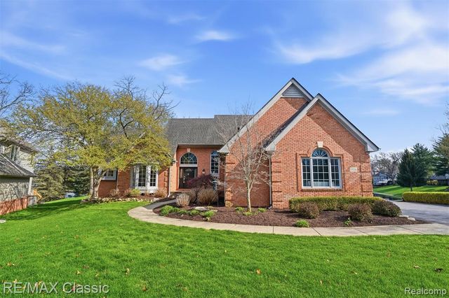 1726 Pondview Lane, Commerce Twp, MI 48382