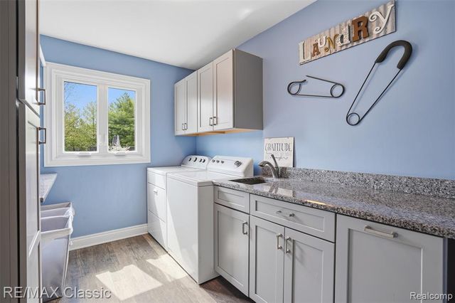 1726 Pondview Lane, Commerce Twp, MI 48382