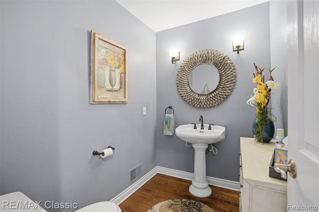 1726 Pondview Lane, Commerce Twp, MI 48382