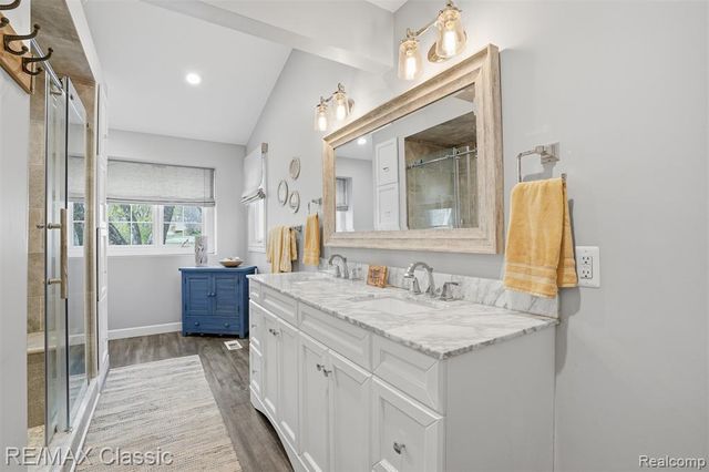 1726 Pondview Lane, Commerce Twp, MI 48382