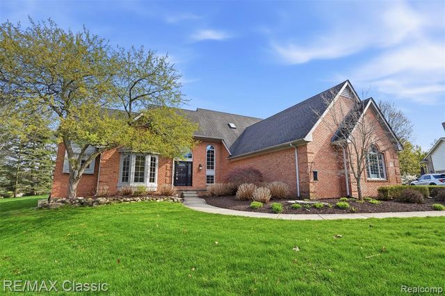 1726 Pondview Lane, Commerce Twp, MI 48382