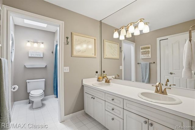 1726 Pondview Lane, Commerce Twp, MI 48382