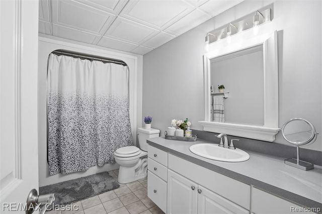 1726 Pondview Lane, Commerce Twp, MI 48382