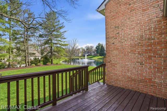 1726 Pondview Lane, Commerce Twp, MI 48382