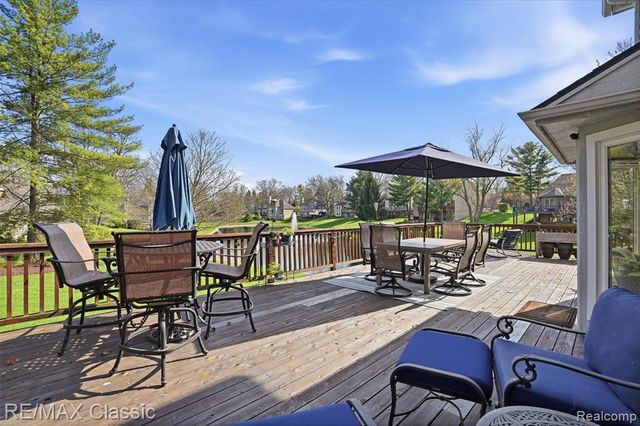 1726 Pondview Lane, Commerce Twp, MI 48382