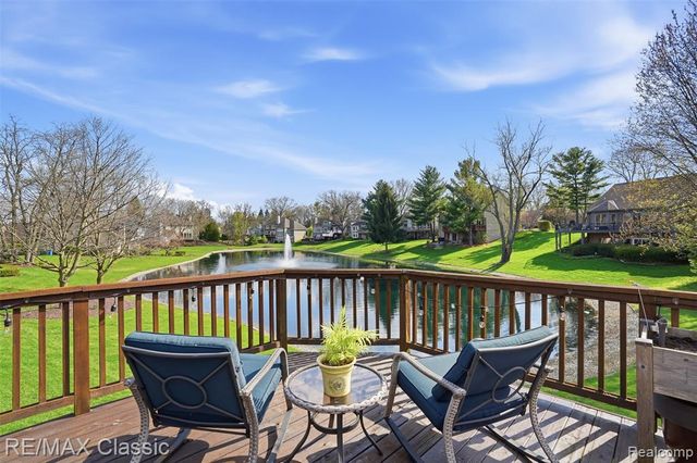 1726 Pondview Lane, Commerce Twp, MI 48382