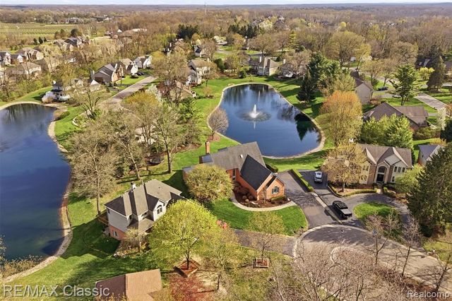 1726 Pondview Lane, Commerce Twp, MI 48382