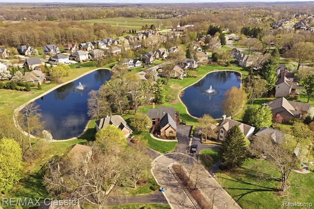 1726 Pondview Lane, Commerce Twp, MI 48382