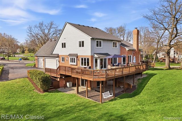 1726 Pondview Lane, Commerce Twp, MI 48382