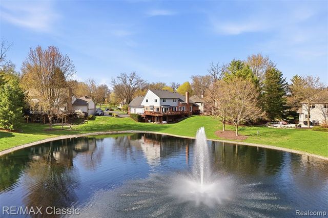 1726 Pondview Lane, Commerce Twp, MI 48382