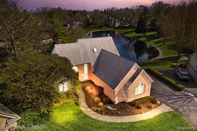 1726 Pondview Lane, Commerce Twp, MI 48382