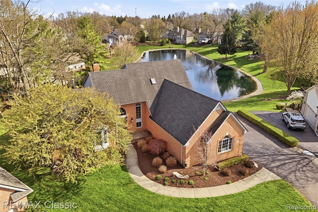 1726 Pondview Lane, Commerce Twp, MI 48382