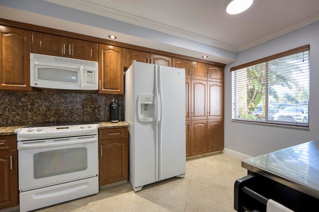 380 NW 67th Street Apt 101, Boca Raton, FL 33487