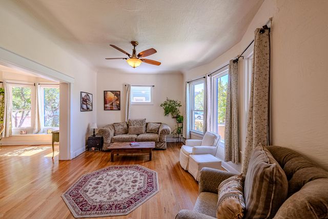 920 Forrester Street NW, Albuquerque, NM 87102