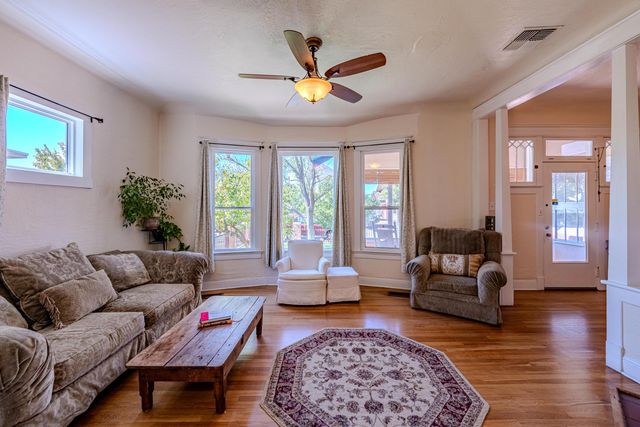 920 Forrester Street NW, Albuquerque, NM 87102