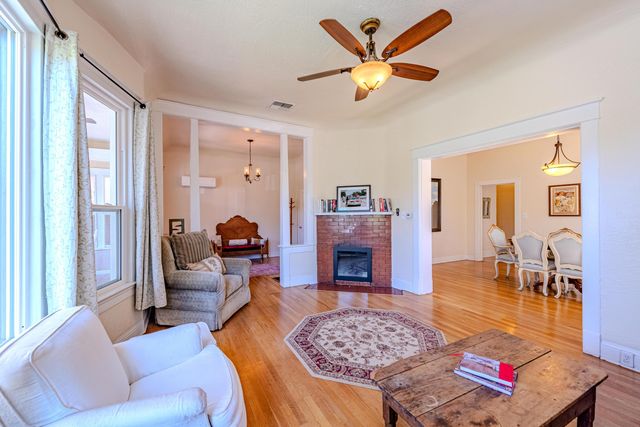920 Forrester Street NW, Albuquerque, NM 87102
