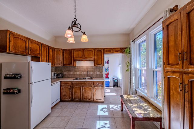 920 Forrester Street NW, Albuquerque, NM 87102