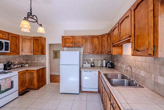 920 Forrester Street NW, Albuquerque, NM 87102
