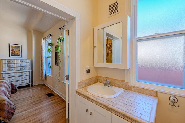 920 Forrester Street NW, Albuquerque, NM 87102
