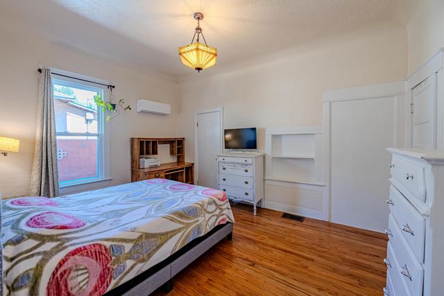 920 Forrester Street NW, Albuquerque, NM 87102