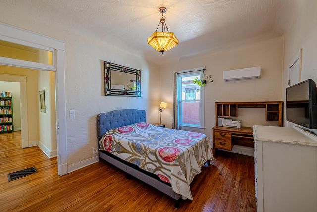 920 Forrester Street NW, Albuquerque, NM 87102
