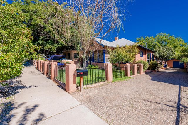 920 Forrester Street NW, Albuquerque, NM 87102