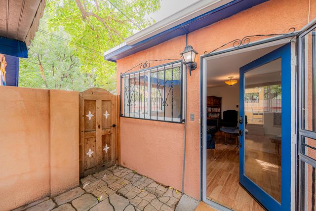 920 Forrester Street NW, Albuquerque, NM 87102