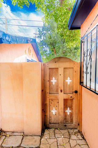 920 Forrester Street NW, Albuquerque, NM 87102