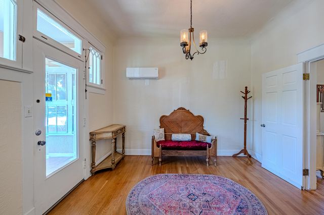 920 Forrester Street NW, Albuquerque, NM 87102