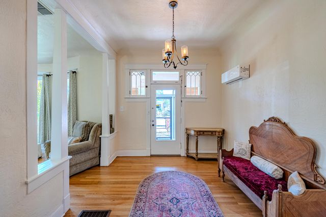 920 Forrester Street NW, Albuquerque, NM 87102
