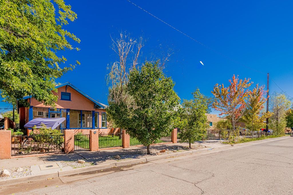920 Forrester Street NW, Albuquerque, NM 87102