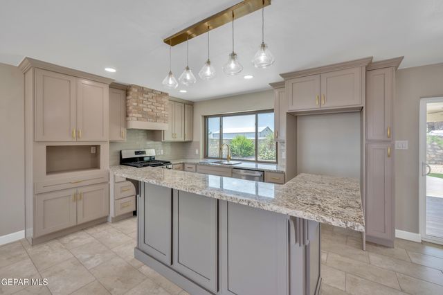 420 De Leon Drive, El Paso, TX 79912