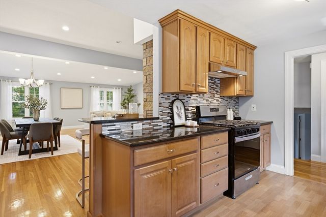 31 Harrow Rd, Norwood, MA 02062