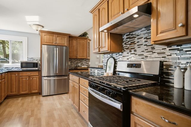31 Harrow Rd, Norwood, MA 02062